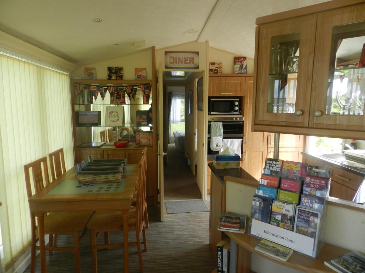 Cwtch Caravans Little Haven Buitenkant foto