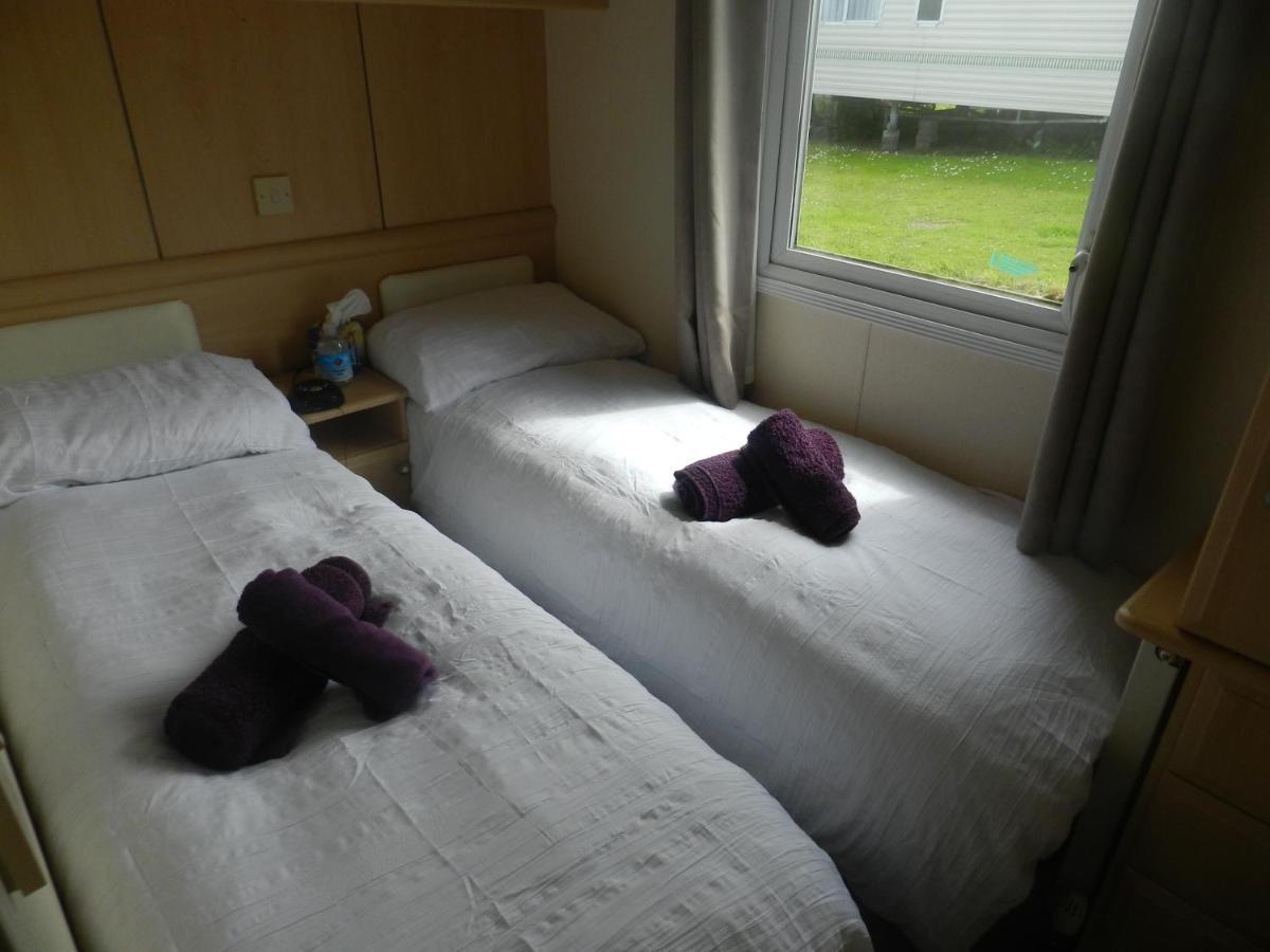 Cwtch Caravans Little Haven Buitenkant foto