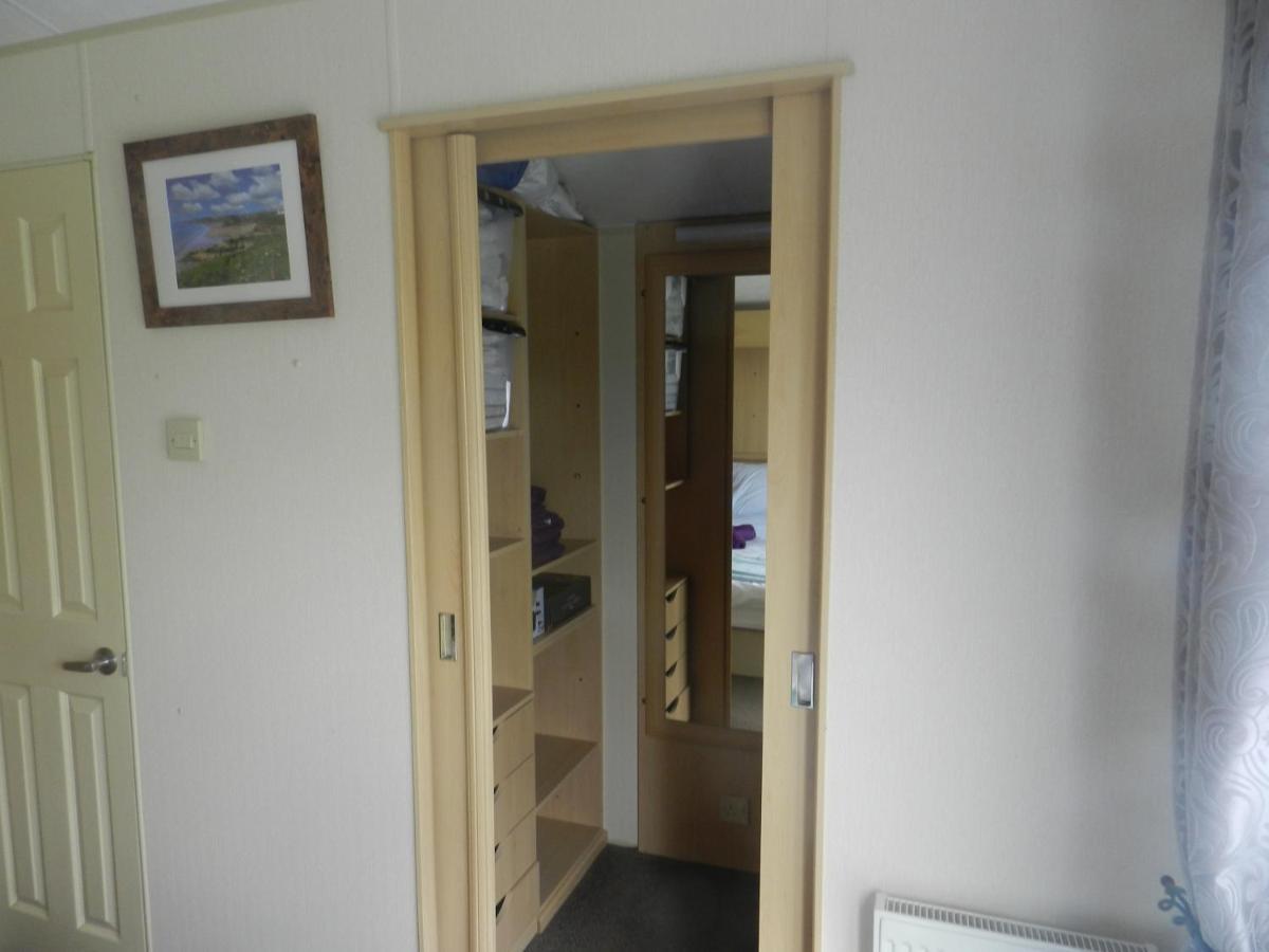 Cwtch Caravans Little Haven Buitenkant foto